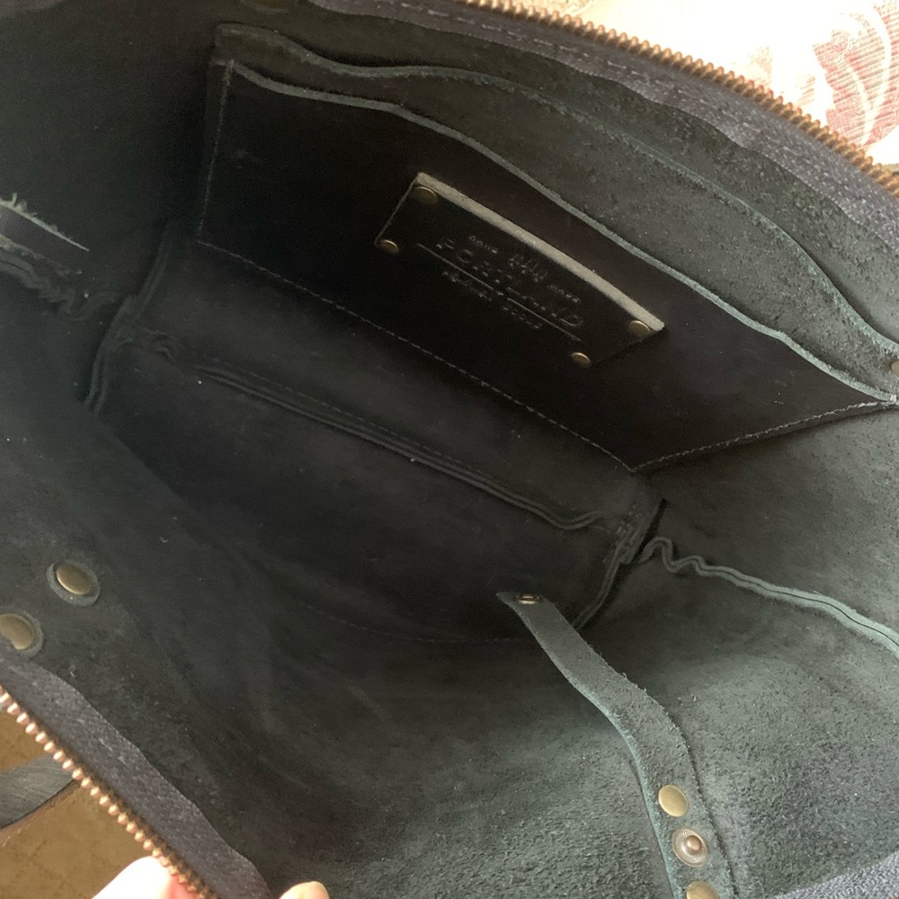 Chic Black Leather Tote Bag - Picture 6 of 10